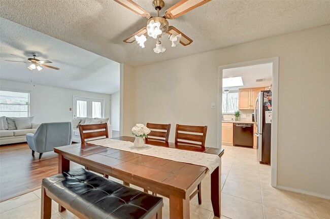 Building Photo - 16355 Sierra Grande Dr