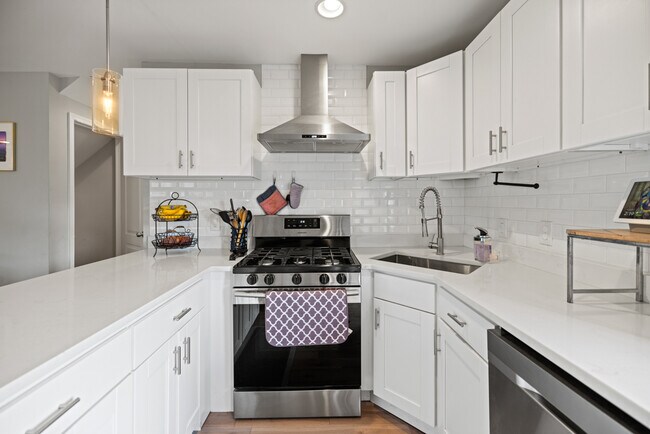 Building Photo - 5519 5th St NE