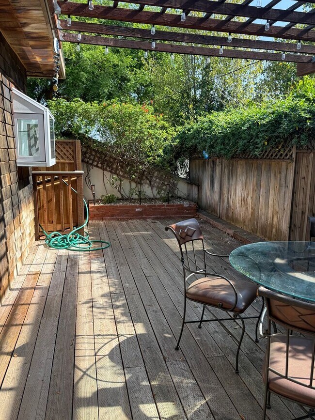 Building Photo - 507 Pullman St