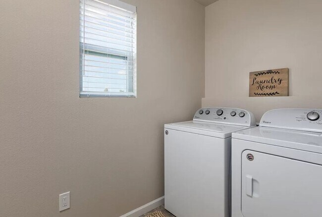 Building Photo - Newer Home near Outstanding Schools!