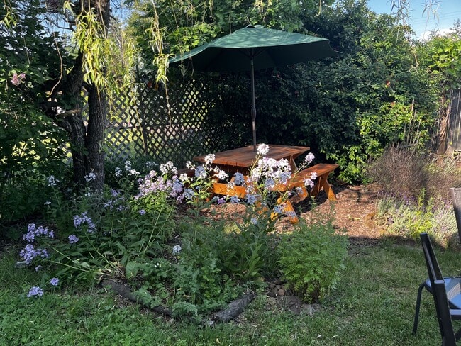 Building Photo - 6432 SE 63rd Ave