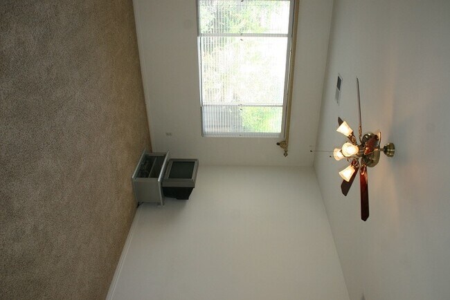 Building Photo - 11917 Roaring River Ave