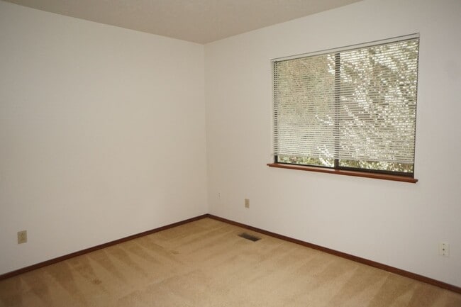 Building Photo - Lake Oswego South Shore Traditional