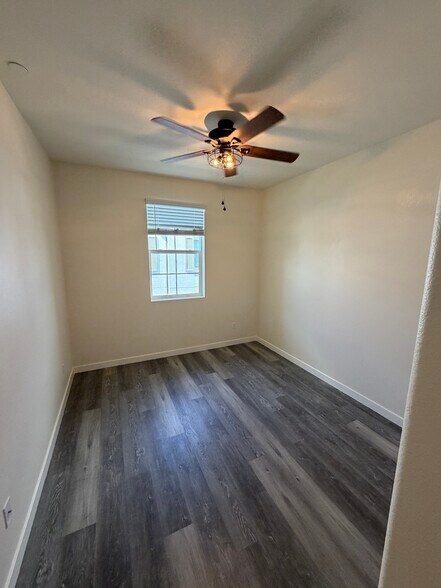 Building Photo - 30383 Town Square Dr