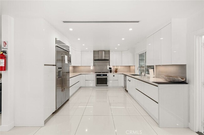 Building Photo - 4630 Cedros Ave