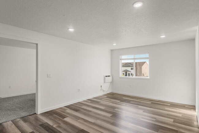 Building Photo - Beautiful, brand new 3 bed apartment in Pocatello!