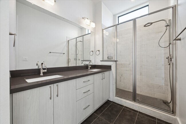 Building Photo - 2401 Crawford St