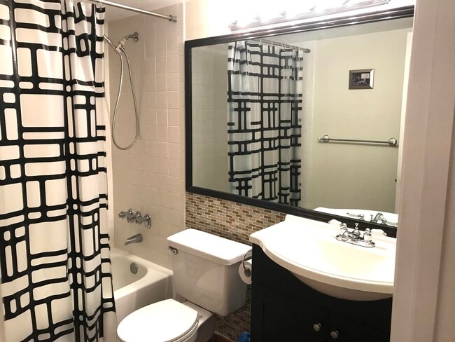 Building Photo - 1107 Green Pine Blvd