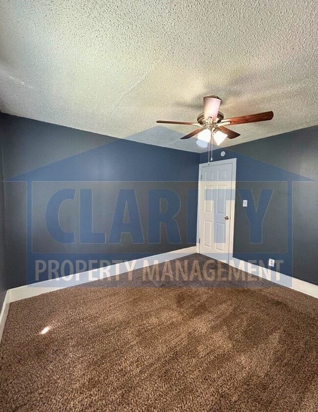 Building Photo - Centrally located 3 bedroom home!