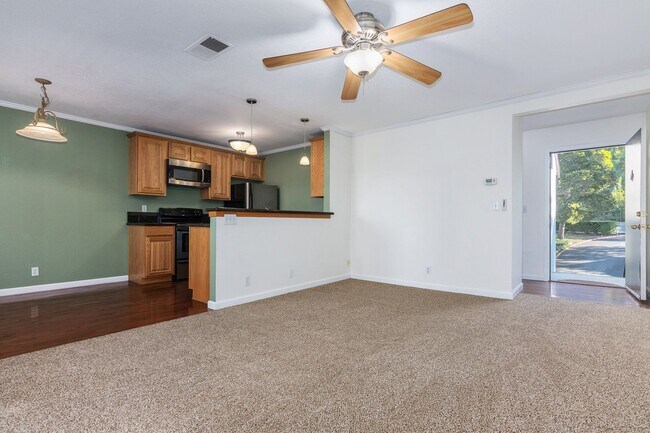Building Photo - Upstairs, 1 bedroom, Benicia Highlands on Cambridge Drive