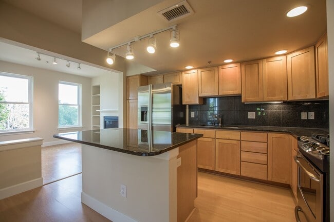 Building Photo - Beautiful Loft Condo in Old Town Fort Collins