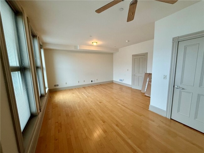 Building Photo - 72 E Market St