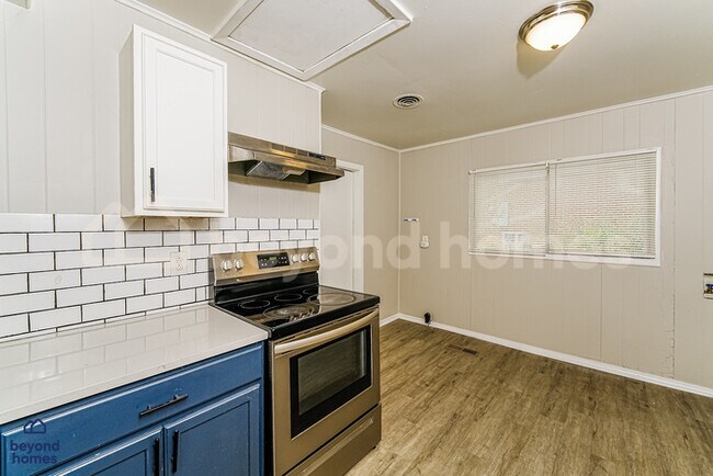 Building Photo - Discover this 3-bedroom, 1.5-bath home in Birmingham’s Spring Lake area!