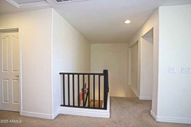 Building Photo - 1087 E Ibis St