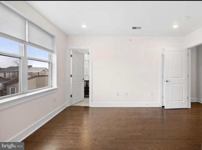 Building Photo - 961 Shackamaxon St