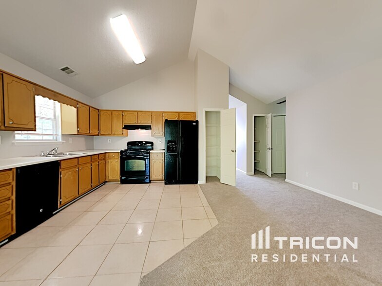 Building Photo - 4122 Autumn Lake Dr