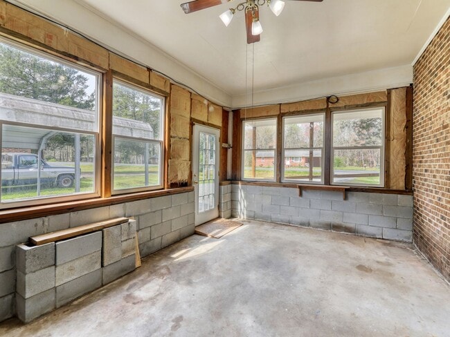 Building Photo - 3 bedroom 1 bath home for rent in New Bern