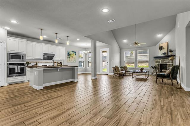 Building Photo - 713 Parkland Dr