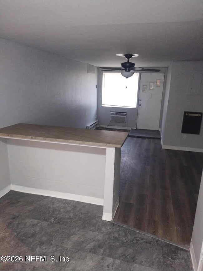 Building Photo - 5340 Kingsbury St