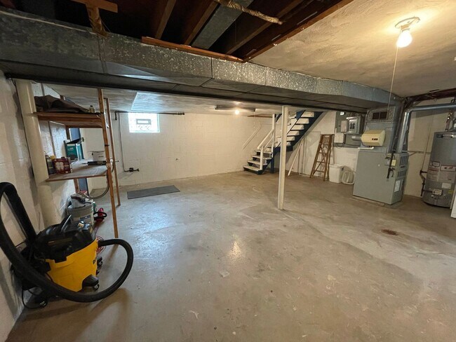 Building Photo - 157 Merritt Ave