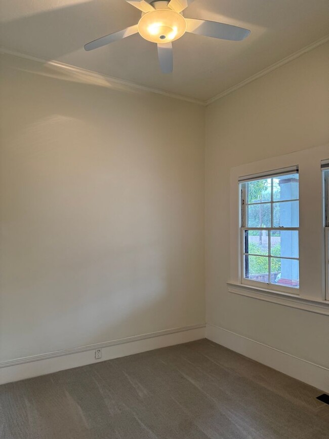 Building Photo - Santa Clara, Prime Location, Adorable Craf...