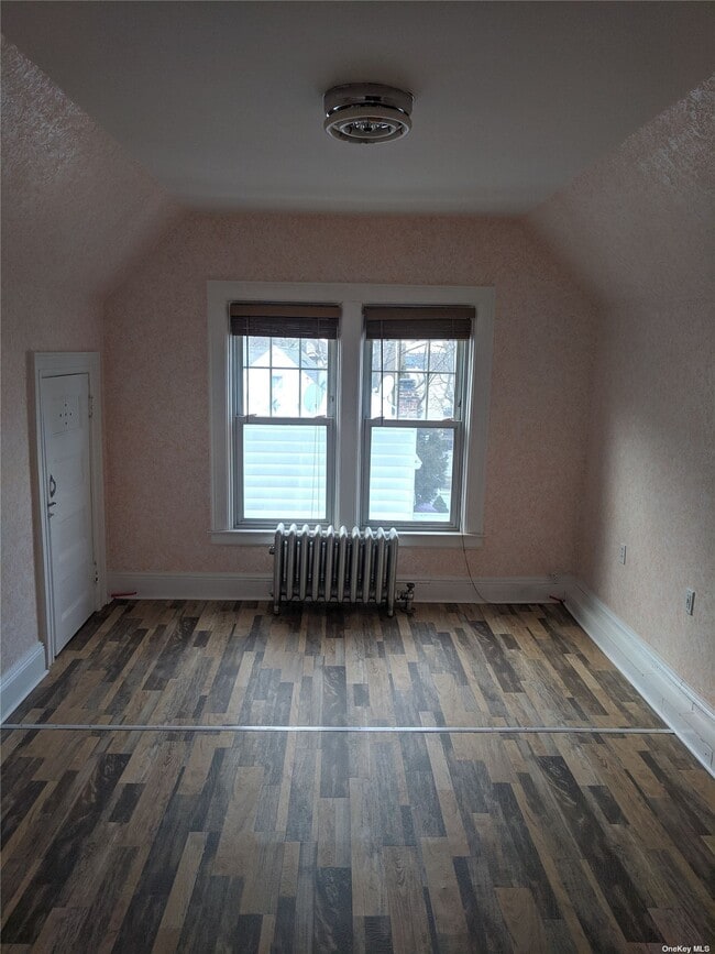 Building Photo - 141 82nd Dr