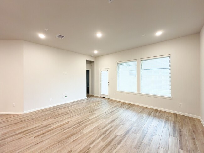 Building Photo - 42504 Rustico Rd