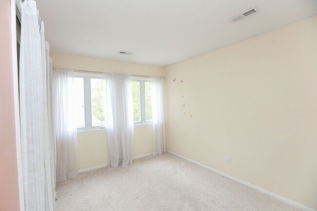 Building Photo - Luxurious home rental in Broad Bay Islands!