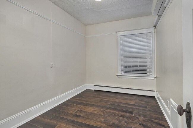 Building Photo - Vintage Charm Meets Modern Comfort in NW Portland