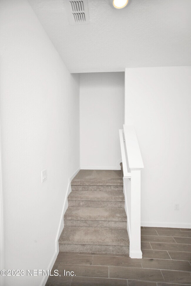 Building Photo - 348 Rosemont Dr