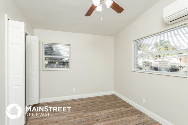 Building Photo - 514 4th Pl SW