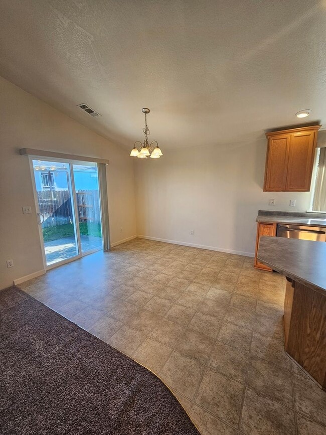 Building Photo - Contemporary Home in Quiet Location