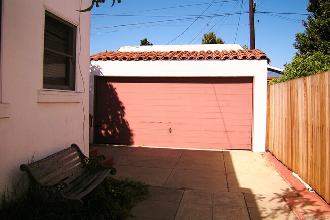 Building Photo - 3646 Crown Point Dr