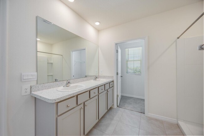 Building Photo - 17308 Reserva Dr