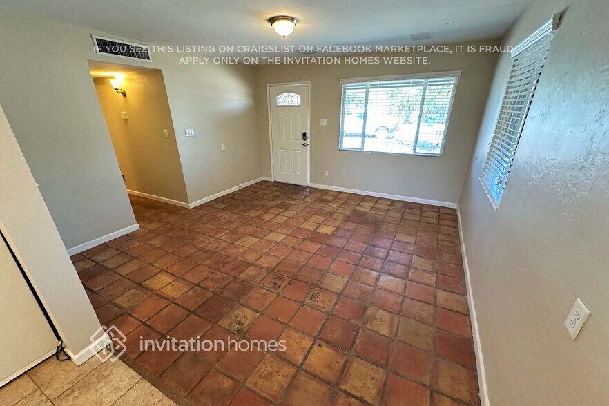 Building Photo - 4402 S Park Dr