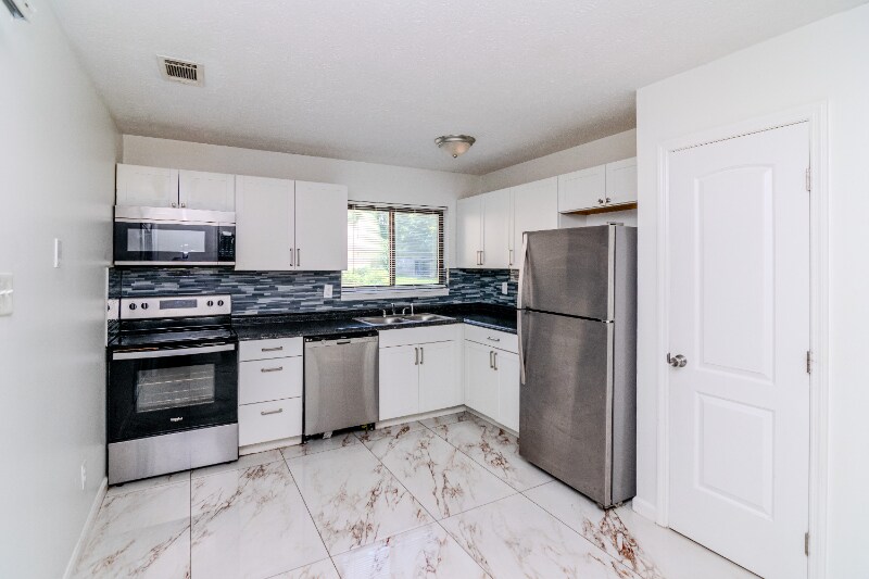 Building Photo - 1558 Samara Glen Way