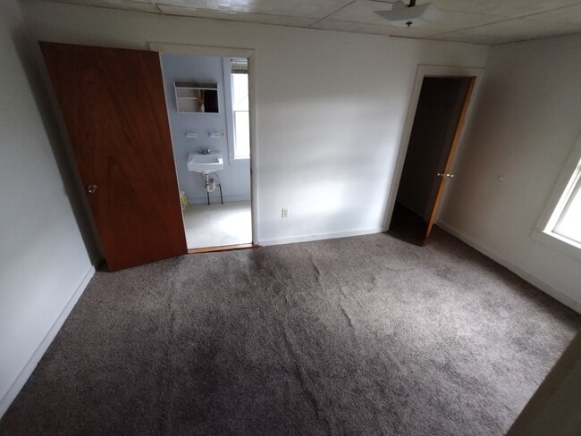 Building Photo - 708 Linden Pl