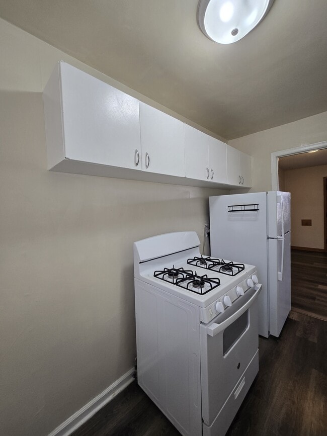 Building Photo - 722 S Hunter