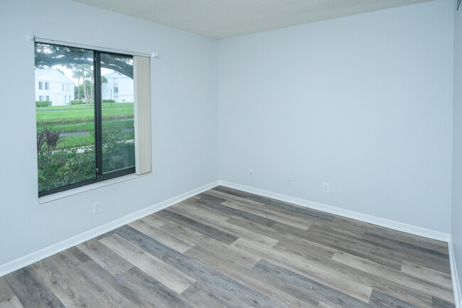 Building Photo - 1015 Green Pine Blvd