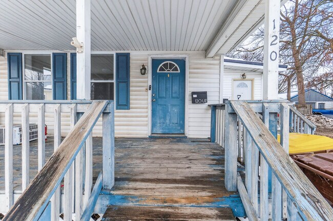 Building Photo - 120 S Main St