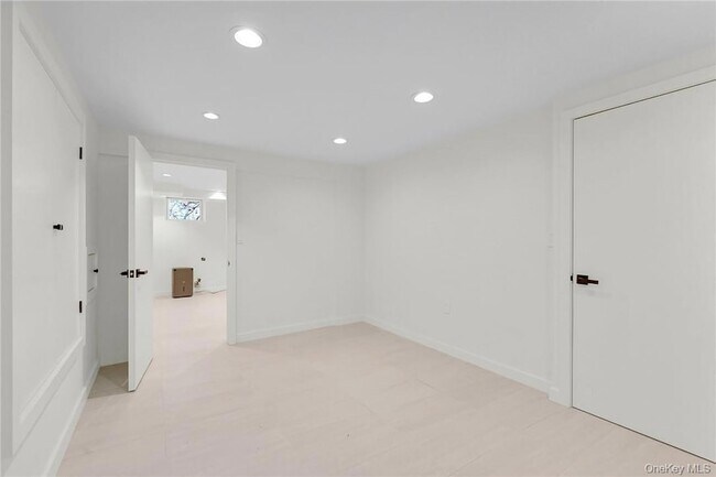 Building Photo - 225 Hilltop St