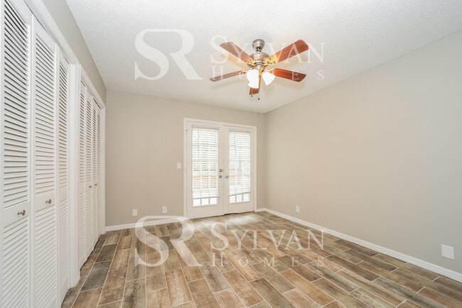 Building Photo - Feel right at home in this charming 3 bedr...