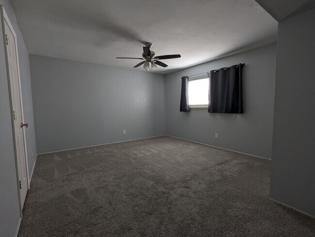 Building Photo - 944 Mossvine Dr