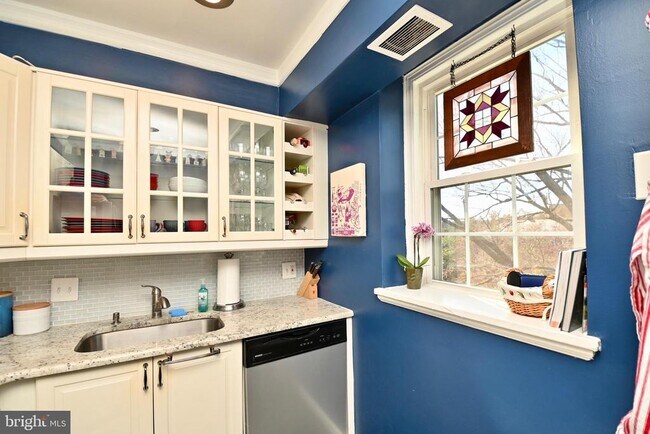 Building Photo - 3080 S Abingdon St