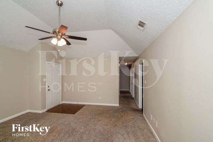 Building Photo - 125 Cedar Bend Dr