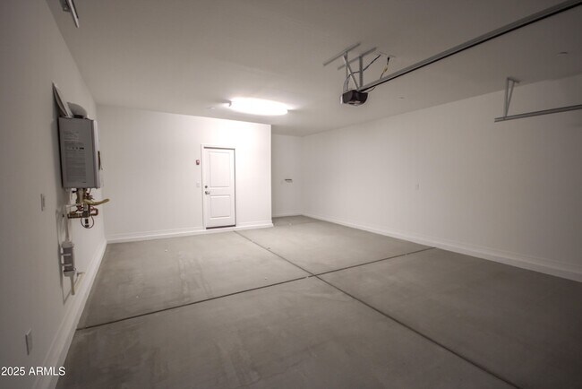 Building Photo - 21326 W Roanoke Ave