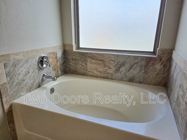 Building Photo - 19217 Grassmere Way