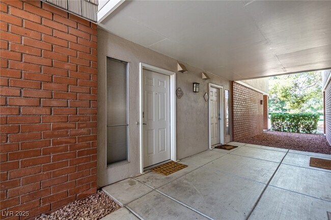 Building Photo - 650 Oakmont Ave