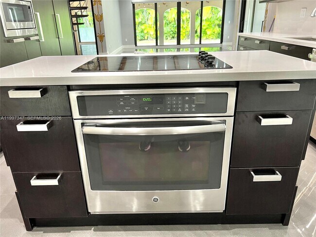 Building Photo - 9331 NW 48th Doral Terrace