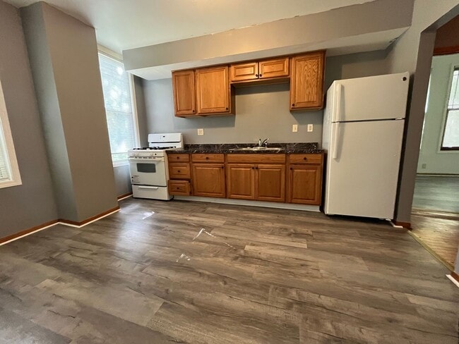 Building Photo - 666 Sims Ave